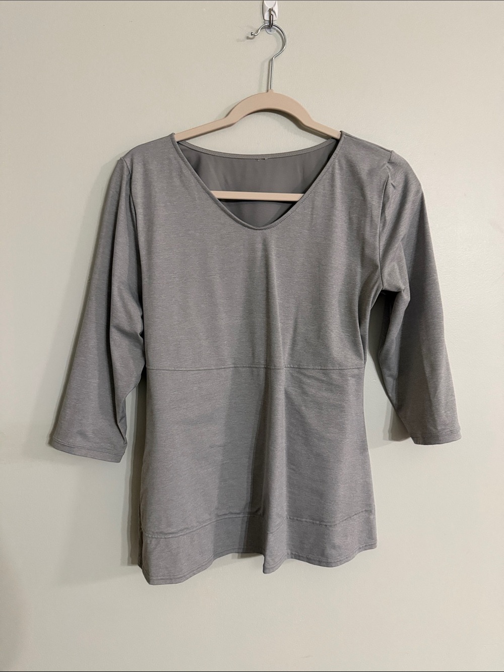 Women’s Gray V-Neck 3/4 Sleeve Everyday Tee